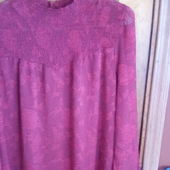 Elegant Pink Blouse - Picture 4 of 12